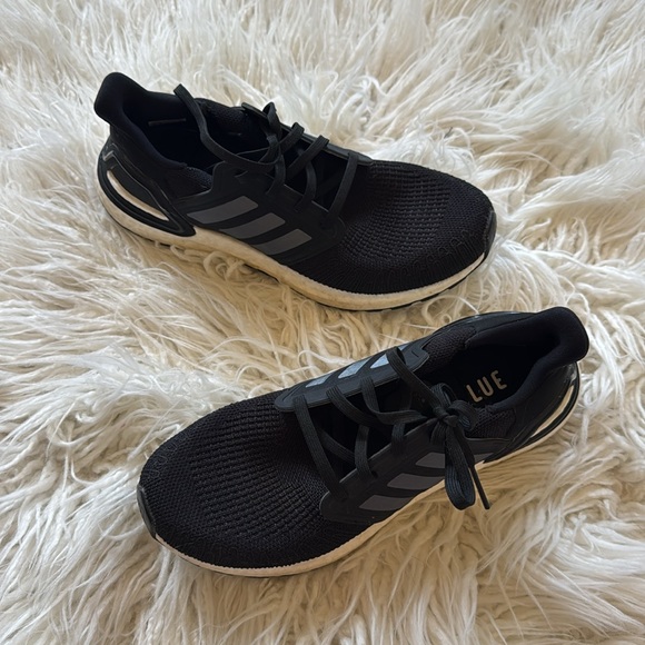 Adidas “PrimeBlue” Ultraboost women’s sneaker- size 9 - Picture 11 of 11